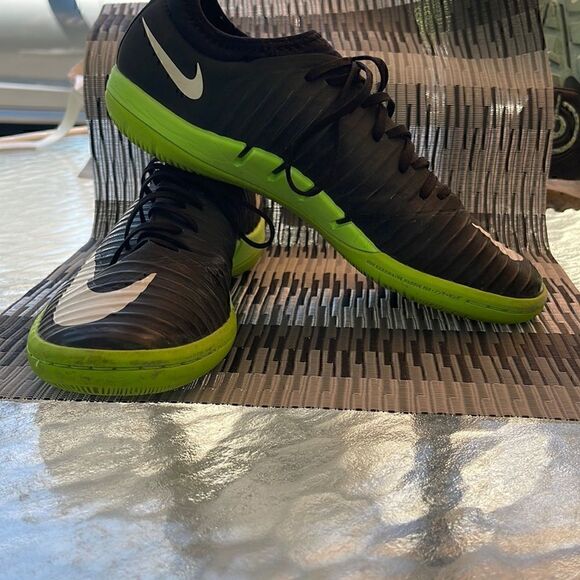 Nike mercurial x indoor soccer shoes size 7.5 25.5 great shape. Black green. - Picture 1 of 7